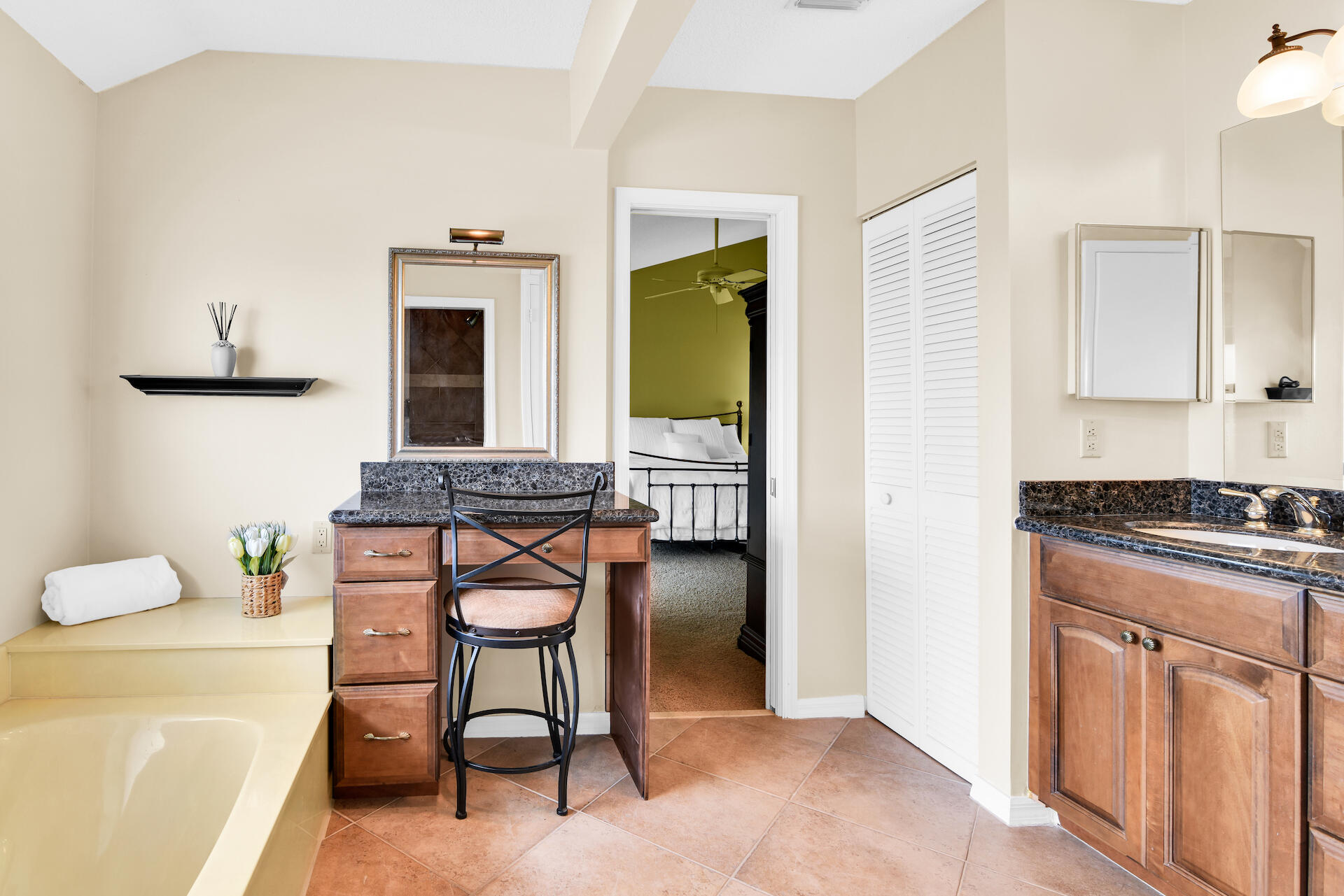 756 Mariners Way Boynton Beach, FL 33435 - Photo 45 of 66 Make up area