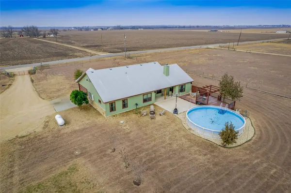 $1,300,000 | 851-877 County Road 455, Coupland, TX 78615