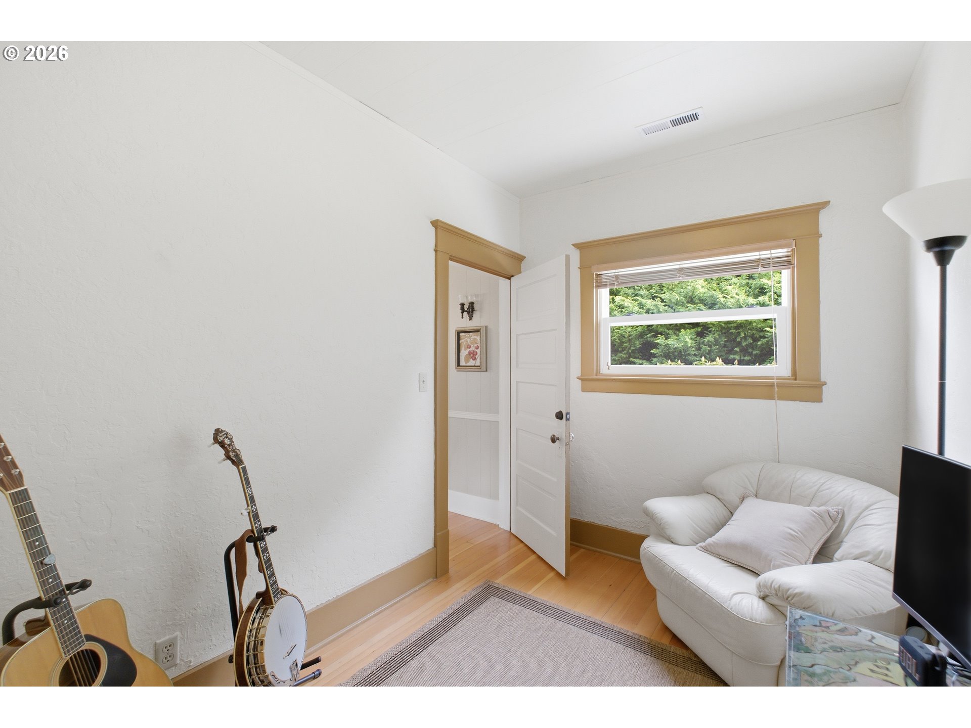 2862 Matheny Road Northeast Gervais, OR 97026 - Photo 18 of 47 a living room with furniture and a window