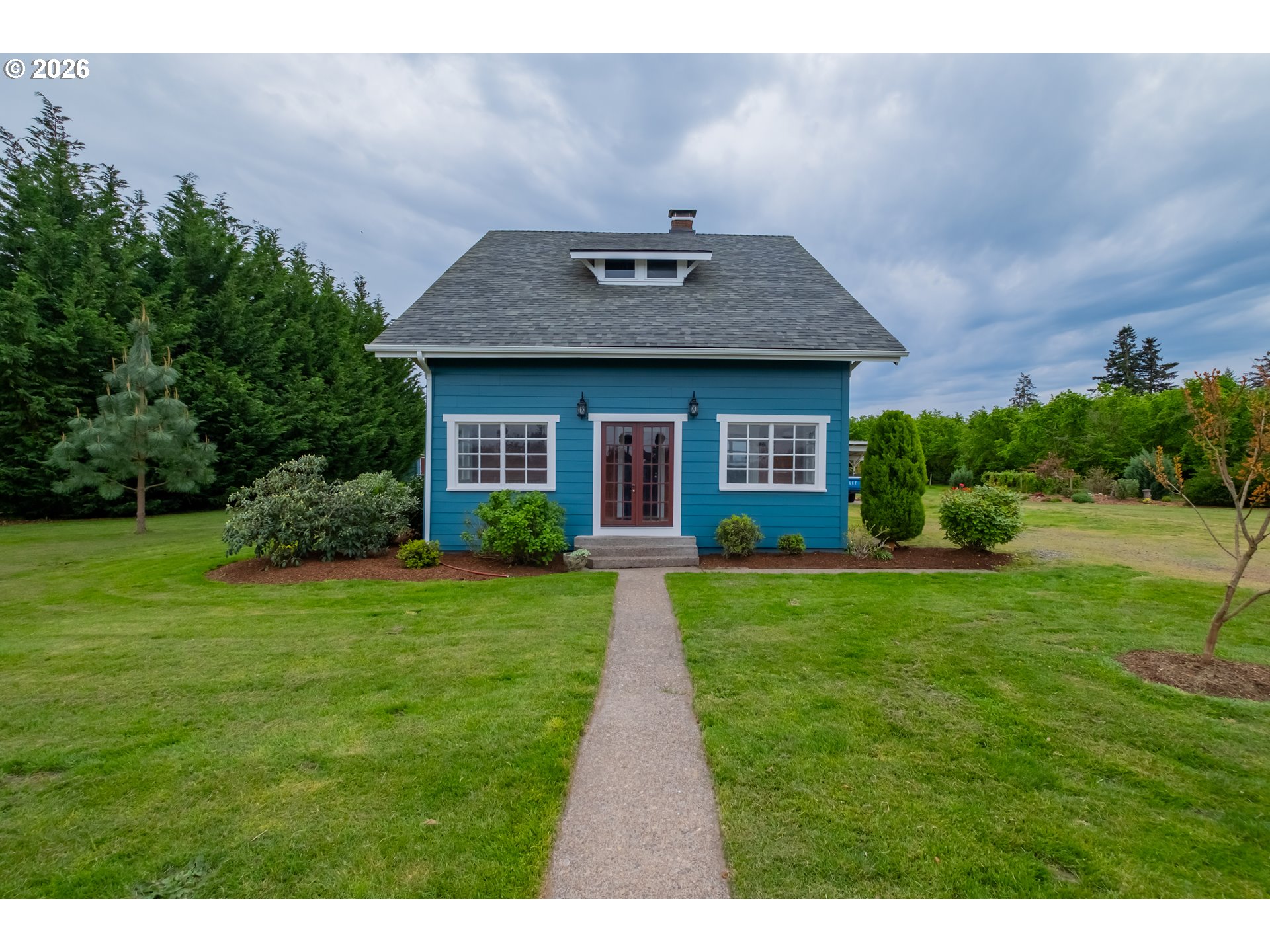 2862 Matheny Road Northeast Gervais, OR 97026 - Photo 3 of 47 a front view of a house with garden