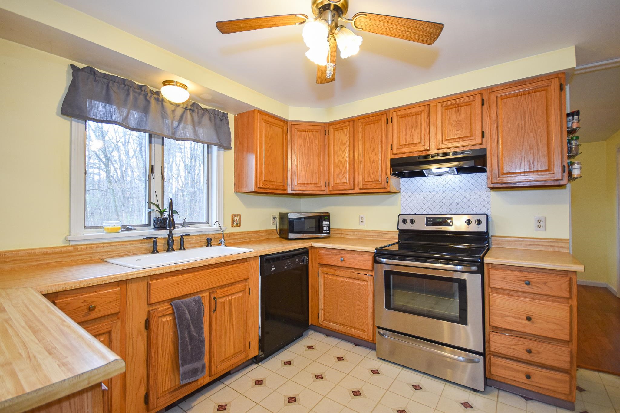 2 Pawtucketts Way Rochester, NH 03867 - Photo 2 of 22