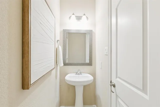 $2,600 | 6210 Eagle Nest Drive, Garland, TX 75044