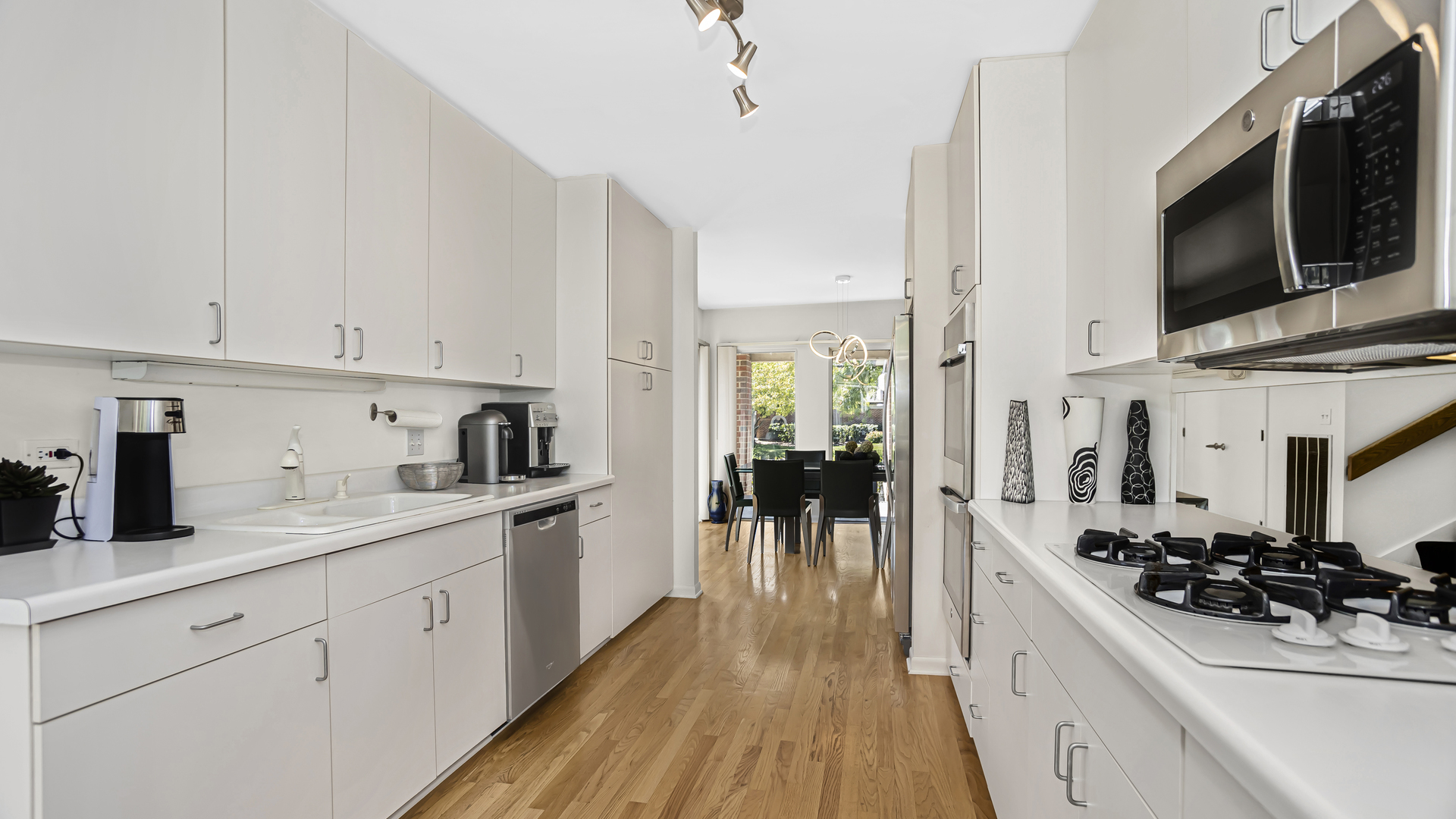 411 Milford Road Deerfield, IL 60015 - Photo 13 of 37