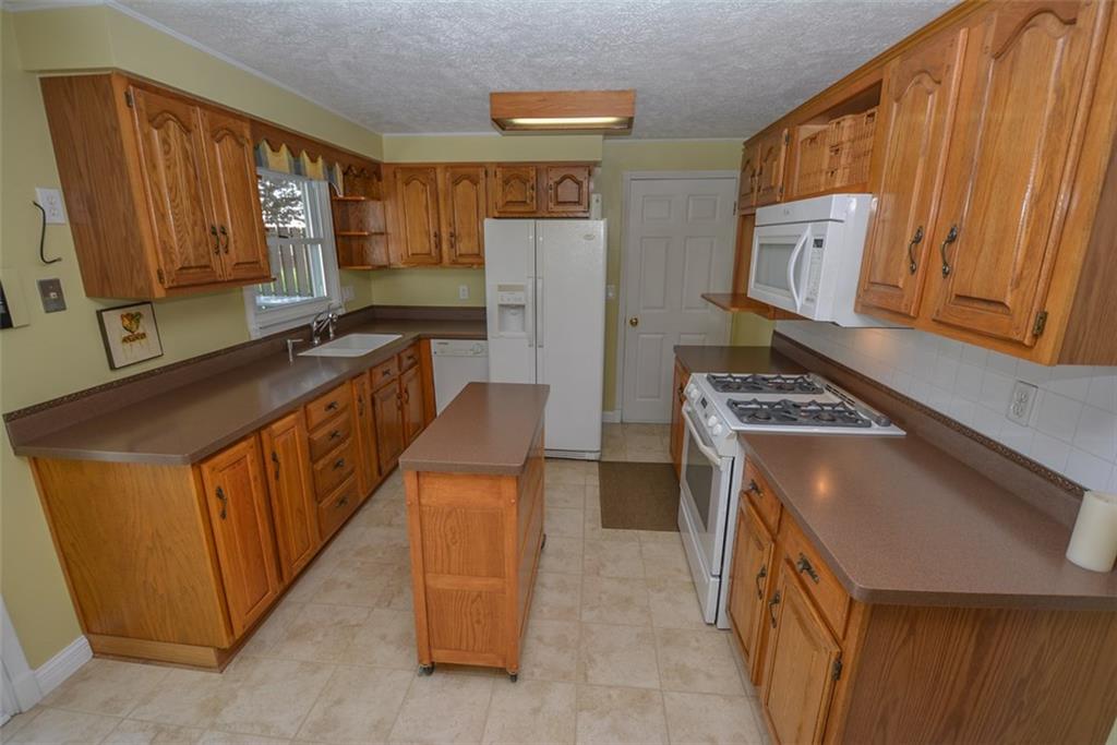 1304 East Royerton Road Muncie, IN 47303 - Photo 6 of 24 Gallery Image 6