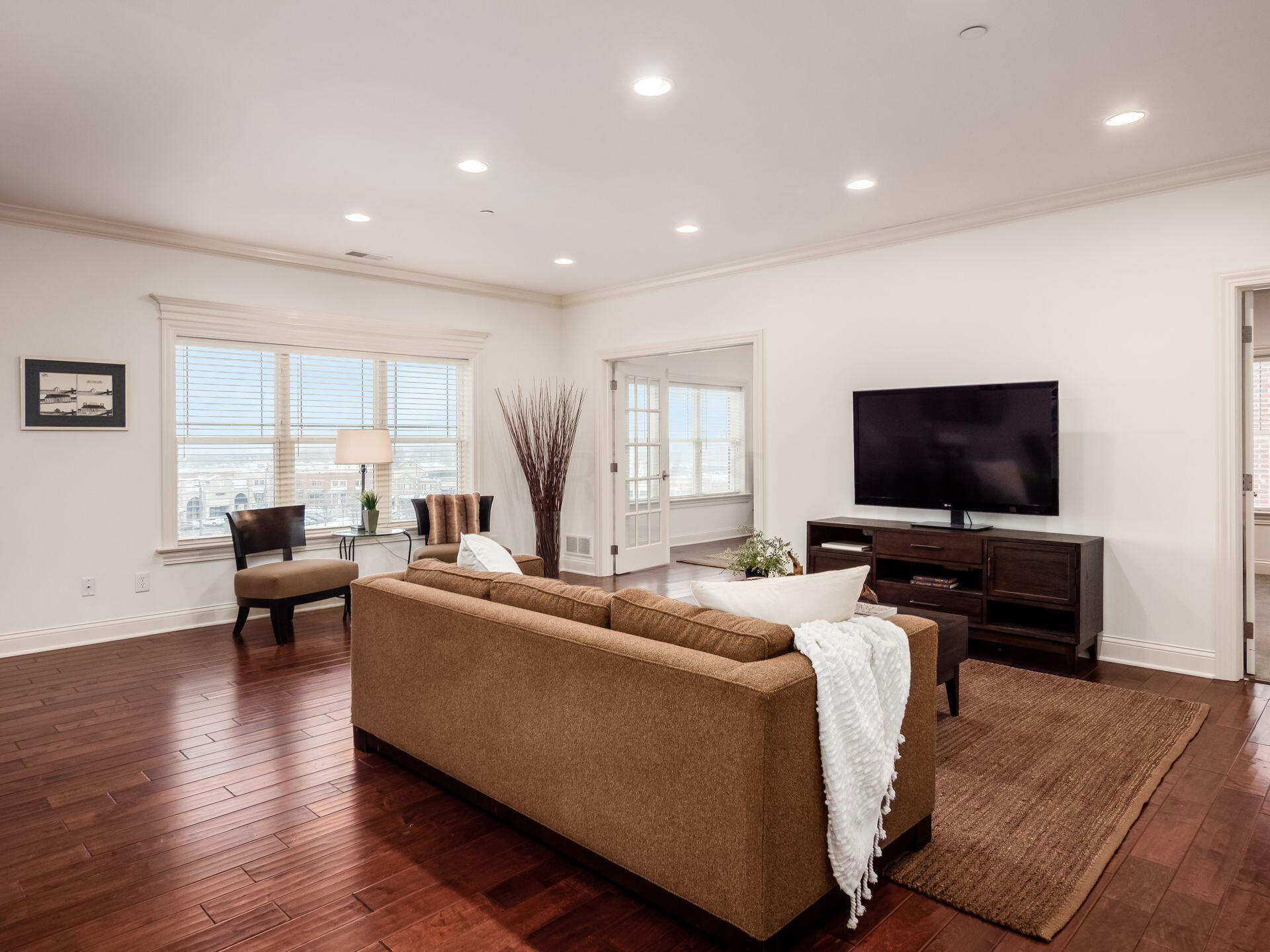 3175 Tremont Road, Unit 510 Columbus, OH 43221 - Photo 4 of 51 061_b66f4f_A 3175 Tremont 005