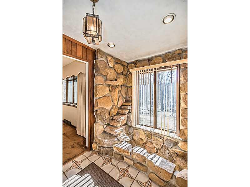 6127 Garvers Ferry Road Leechburg, PA 15656 - Photo 3 of 15 Entry/Foyer.