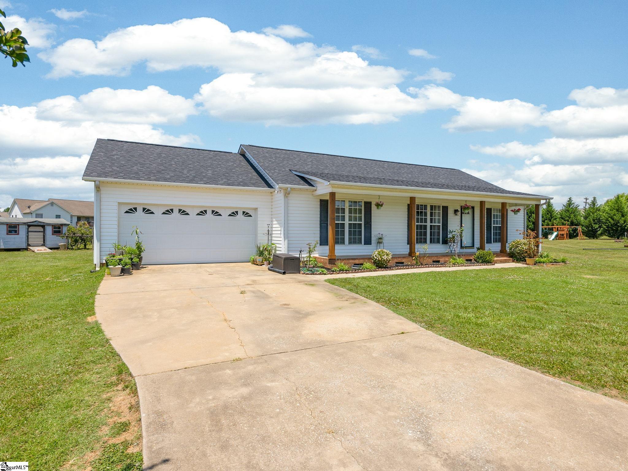 320 Mollys Way Inman, SC 29349 - Photo 3 of 31