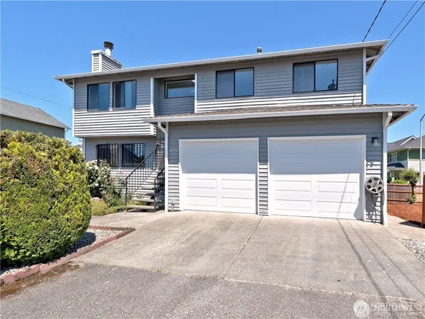 $925,000 | 6750 28th Avenue South, Seattle, WA 98108
