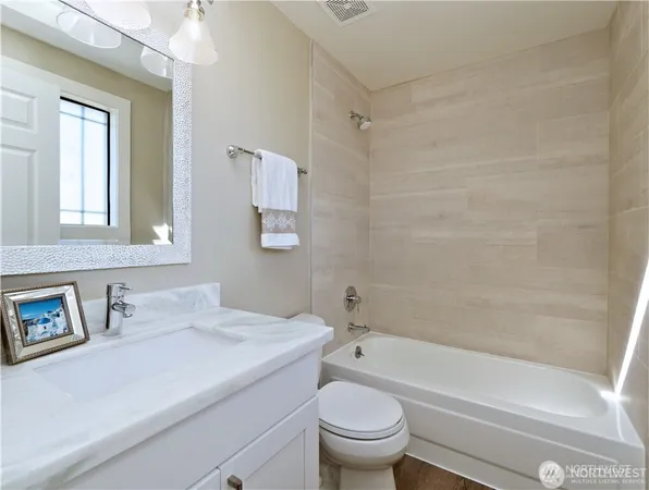 $925,000 | 6750 28th Avenue South, Seattle, WA 98108