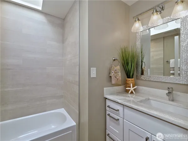$925,000 | 6750 28th Avenue South, Seattle, WA 98108
