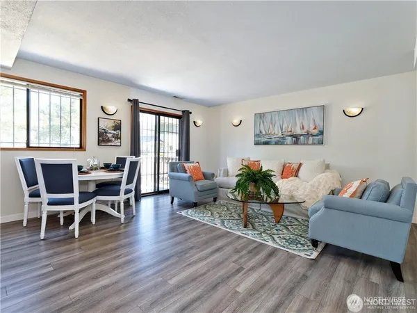 $925,000 | 6750 28th Avenue South, Seattle, WA 98108