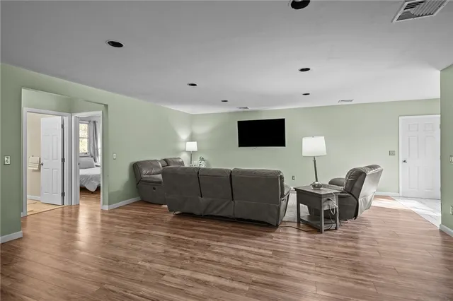 $2,300 | 774 Cooper Road, Glocester, RI 02814