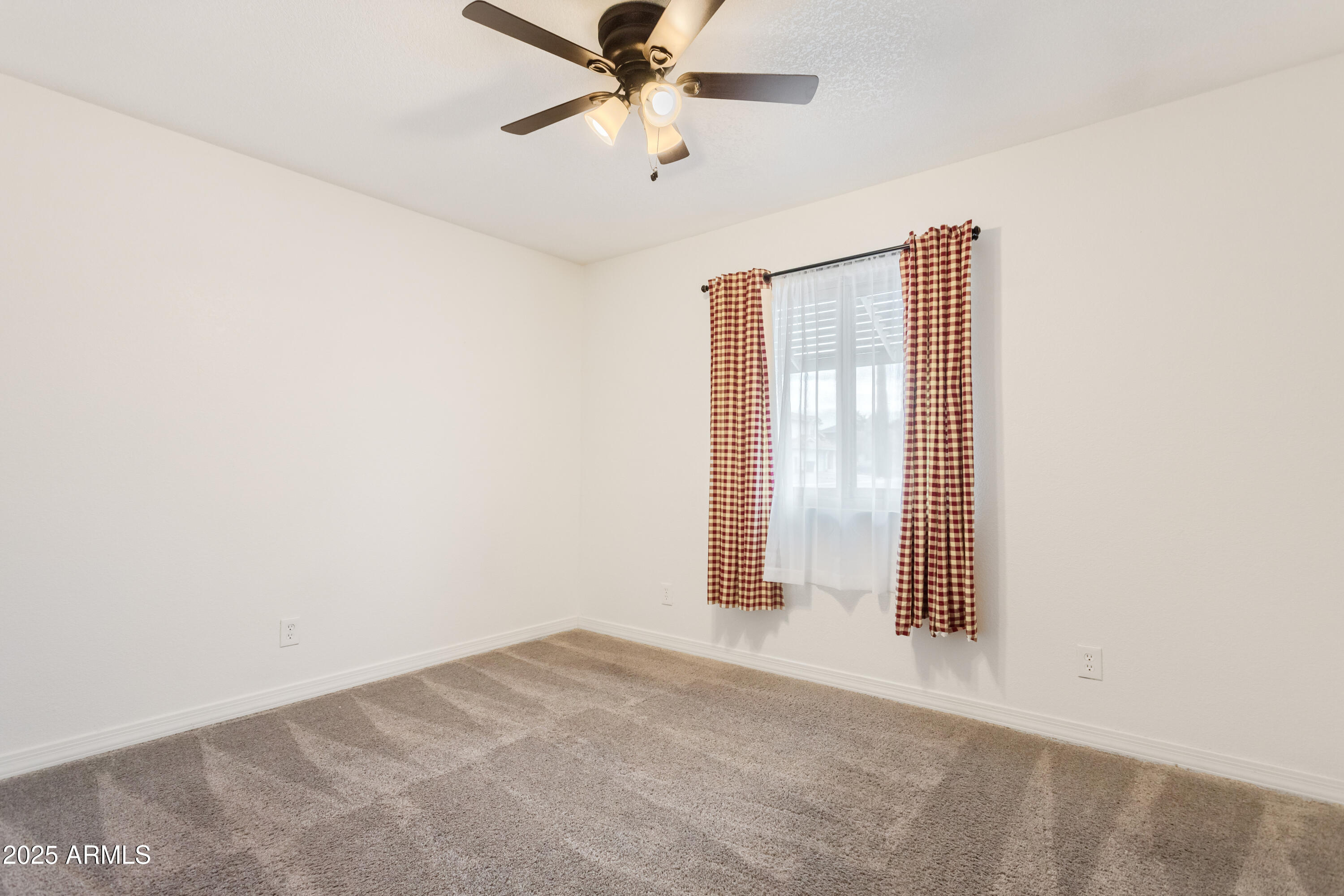 4931 Loma Loop Sierra Vista, AZ 85635 - Photo 38 of 47 an empty room with windows and fan