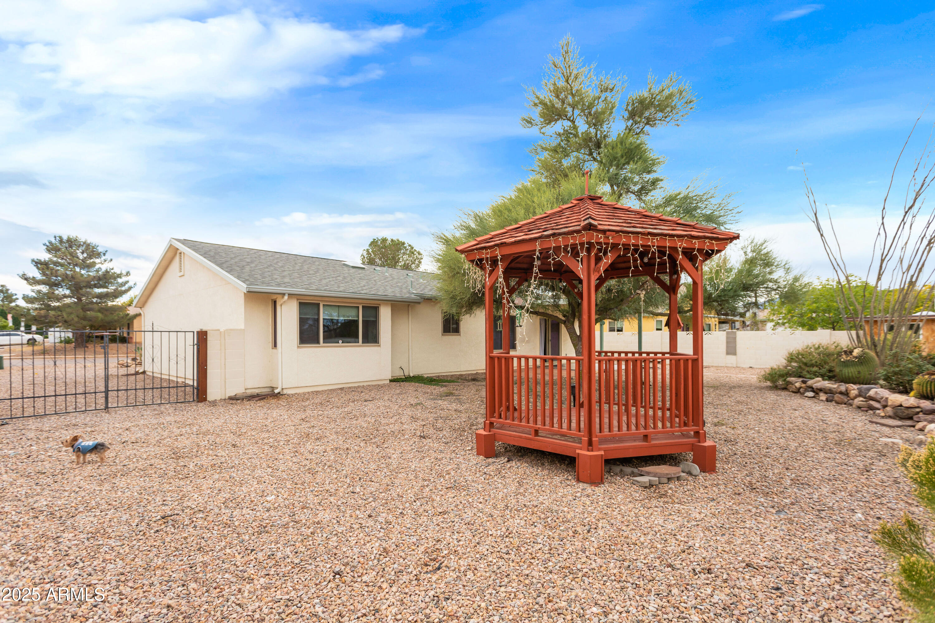 4931 Loma Loop Sierra Vista, AZ 85635 - Photo 44 of 47 a view of backyard with a garden and entertaining space
