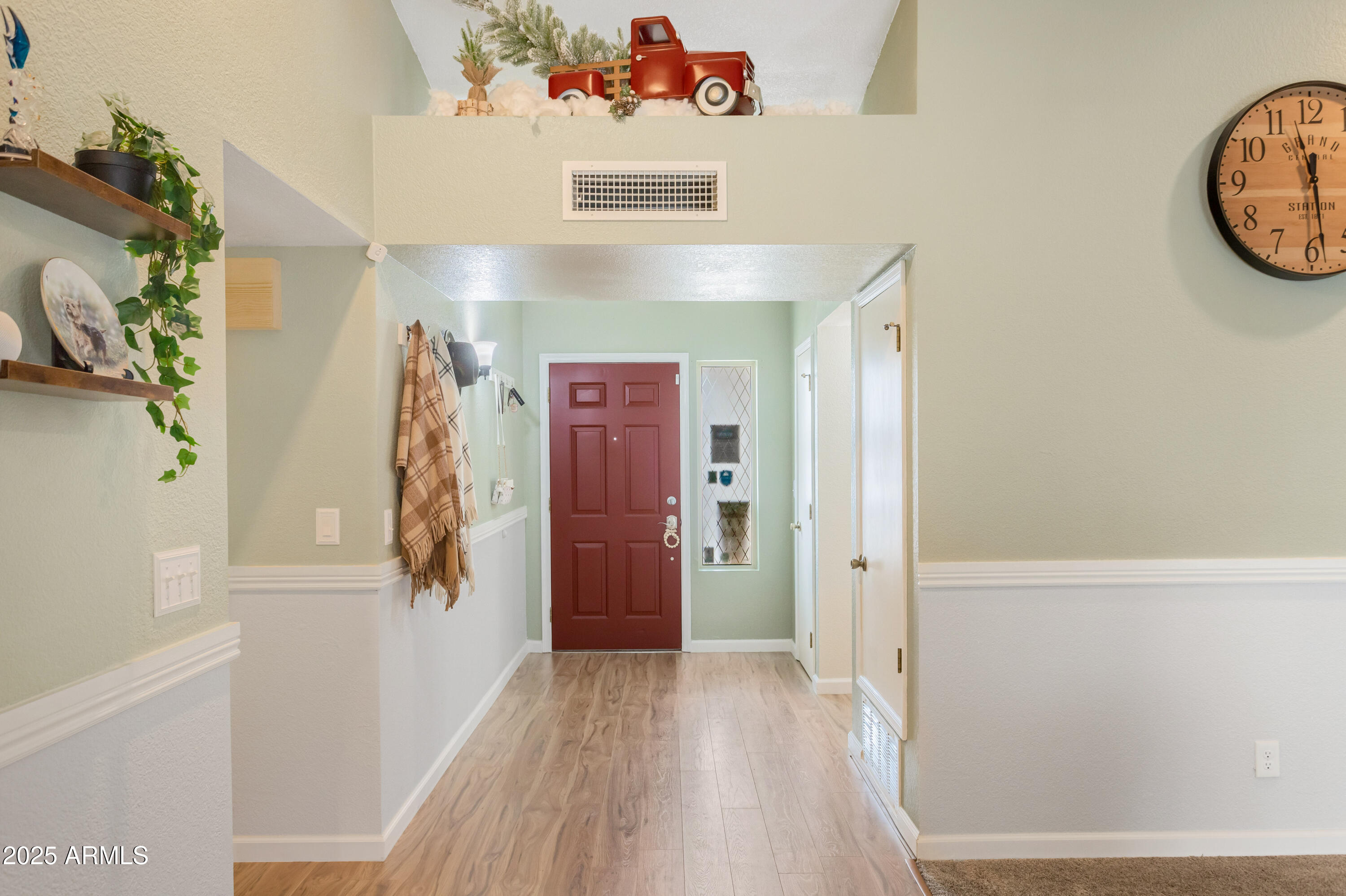 4931 Loma Loop Sierra Vista, AZ 85635 - Photo 5 of 47 a view of a hallway with interior of the house