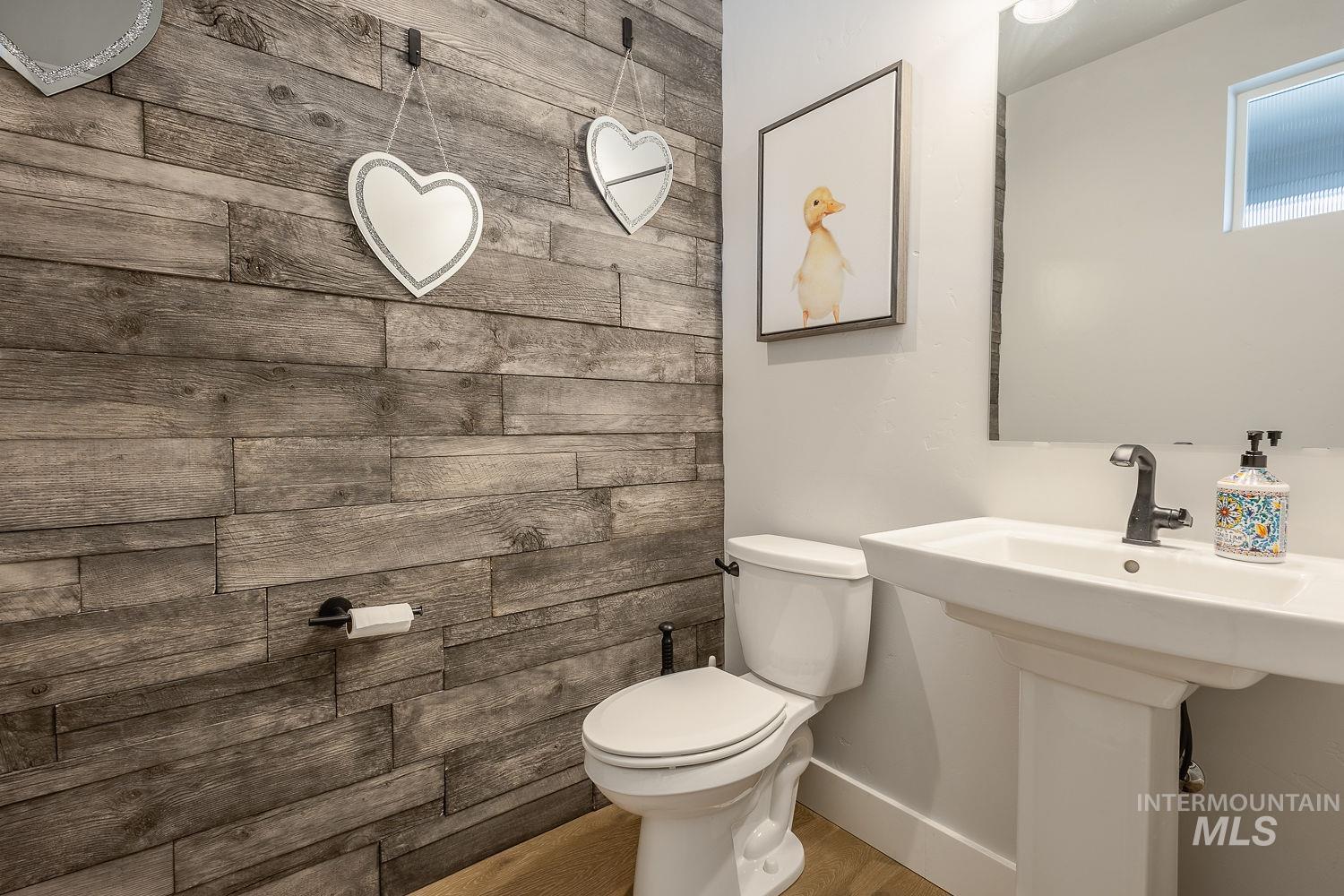 3321 South Hopes Well Way Boise, ID 83716 - Photo 17 of 40 Bathroom with toilet and baseboards