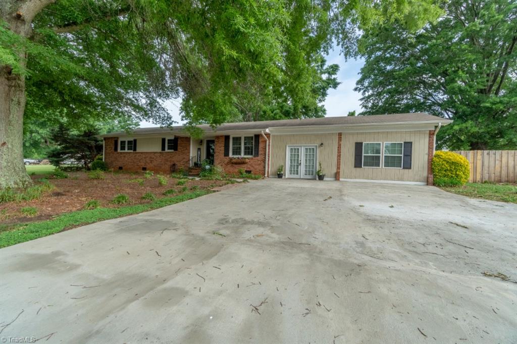 807 Grooms Road Reidsville, NC 27320 - Photo 2 of 25 Gallery Image 2