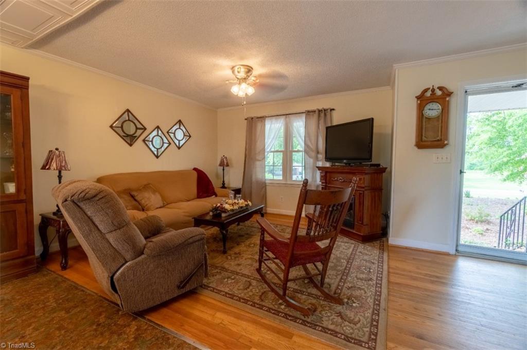 807 Grooms Road Reidsville, NC 27320 - Photo 4 of 25 Gallery Image 4