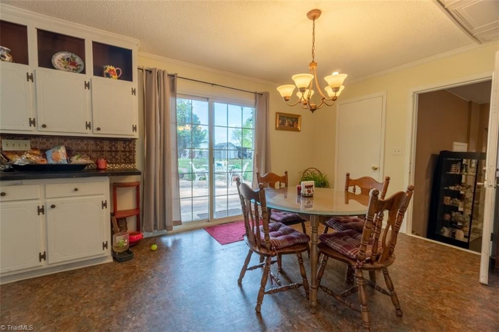 807 Grooms Road Reidsville, NC 27320 - Photo 6 of 25 Gallery Image 6