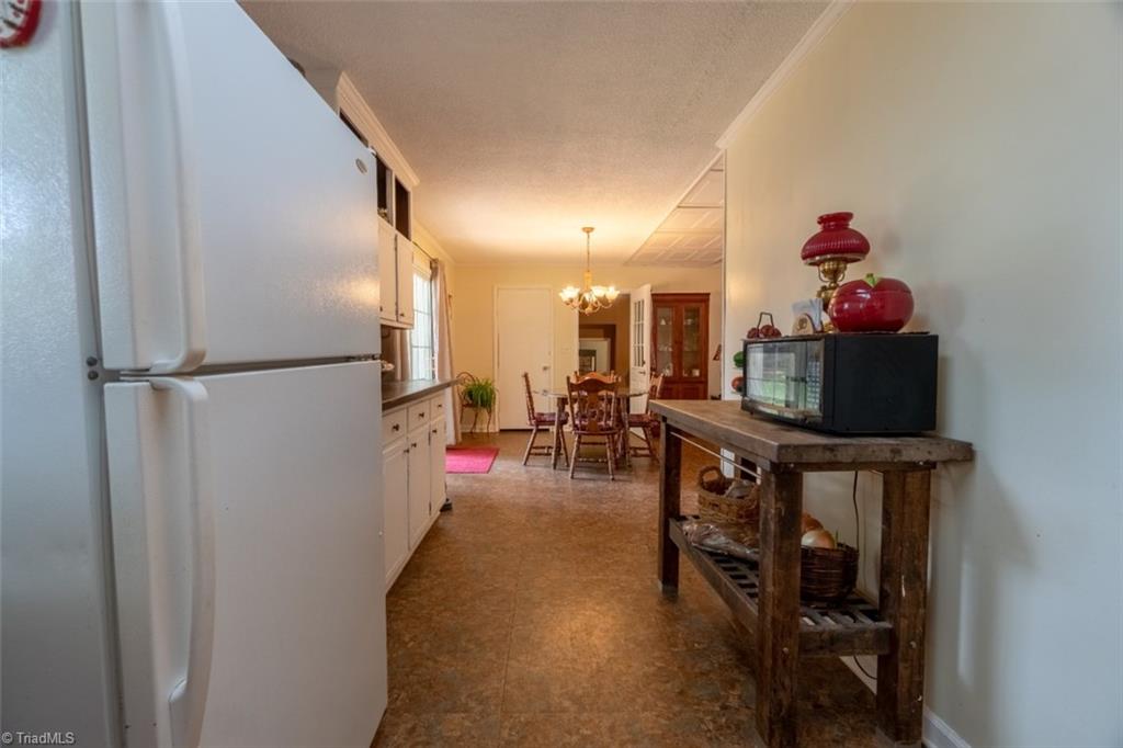 807 Grooms Road Reidsville, NC 27320 - Photo 9 of 25 Gallery Image 9