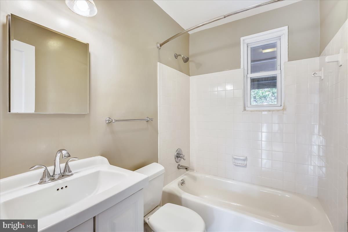 5023 Cushing Drive Kensington, MD 20895 - Photo 17 of 34 Main Level Full Bath