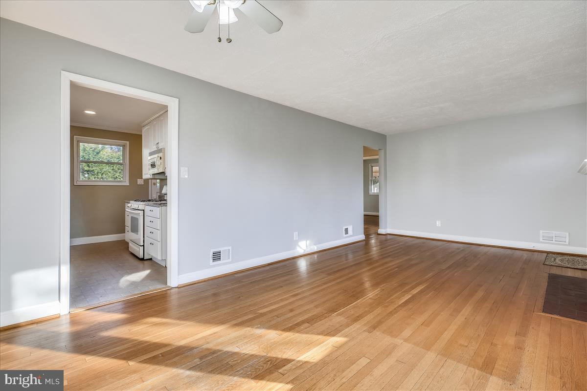5023 Cushing Drive Kensington, MD 20895 - Photo 8 of 34 Dining Area