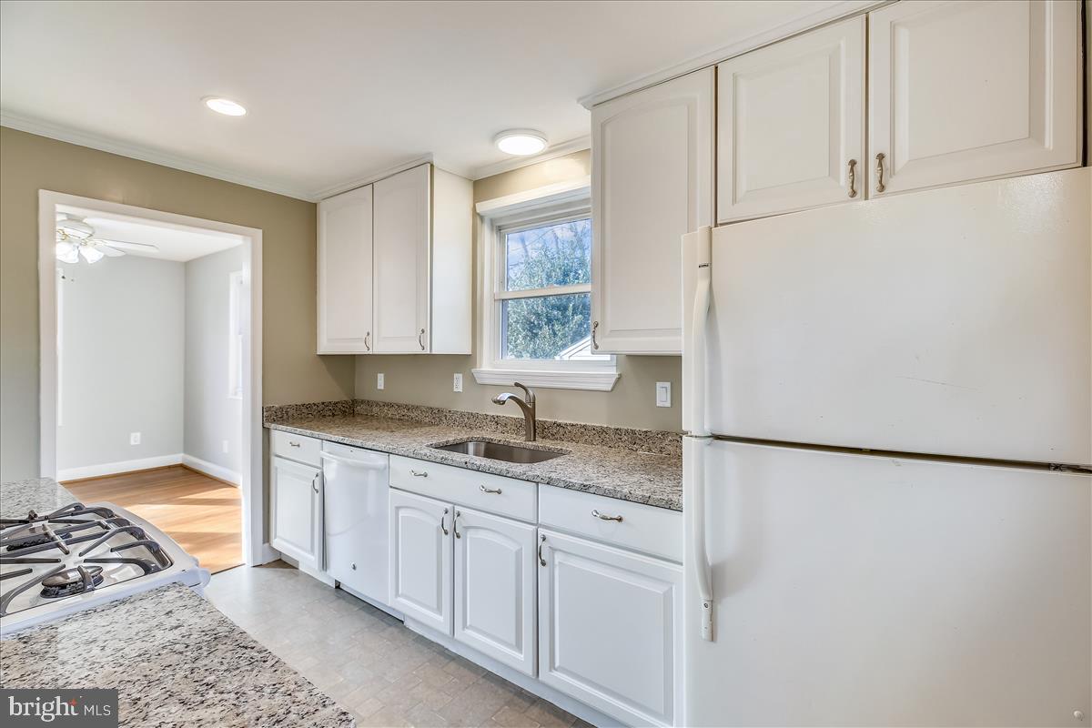 5023 Cushing Drive Kensington, MD 20895 - Photo 9 of 34 Kitchen