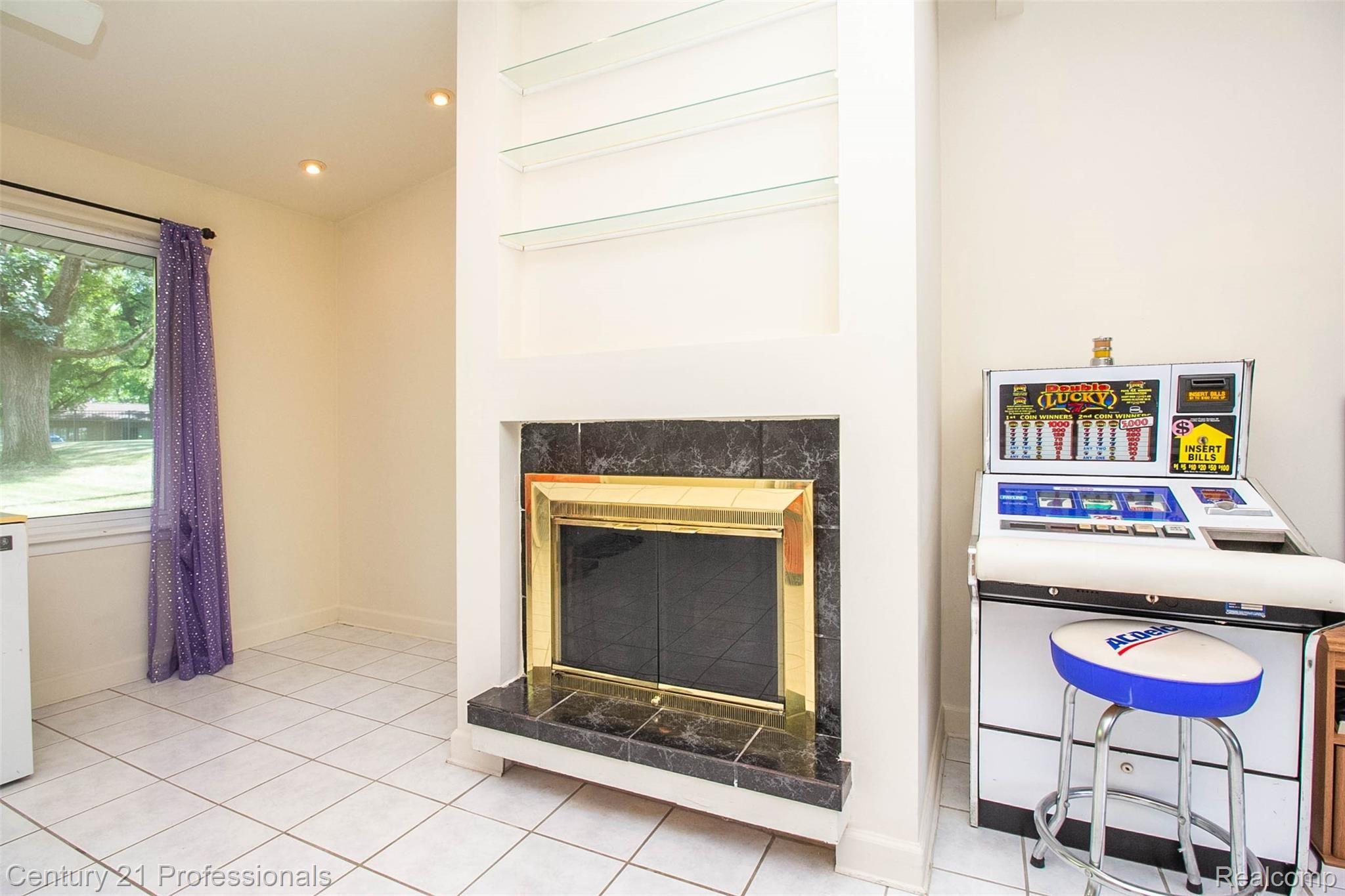 695 Ridgewood Road Rochester, MI 48306 - Photo 27 of 46 Natural fireplace