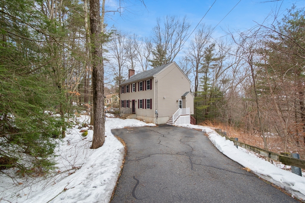 112 Mashapaug Road Sturbridge, MA 01566 - Photo 3 of 38