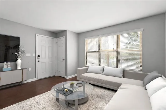 $169,900 | 435 West 9th Street, Unit 204, Kansas City, MO 64105