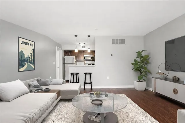 $169,900 | 435 West 9th Street, Unit 204, Kansas City, MO 64105