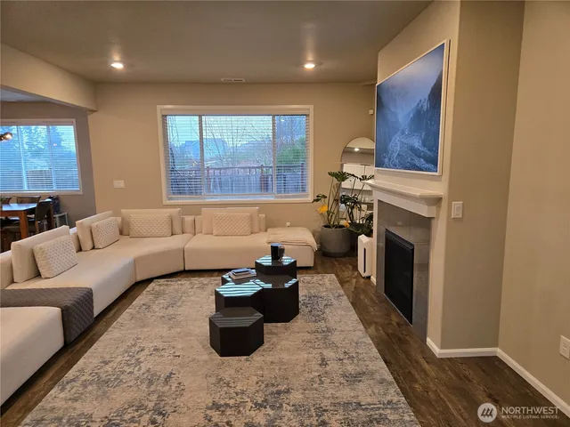 $4,250 | 28902 239th Avenue Southeast, Maple Valley, WA 98010