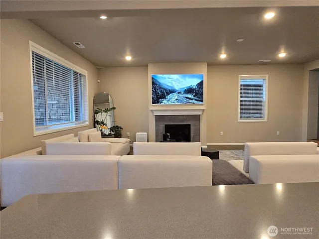 $4,250 | 28902 239th Avenue Southeast, Maple Valley, WA 98010