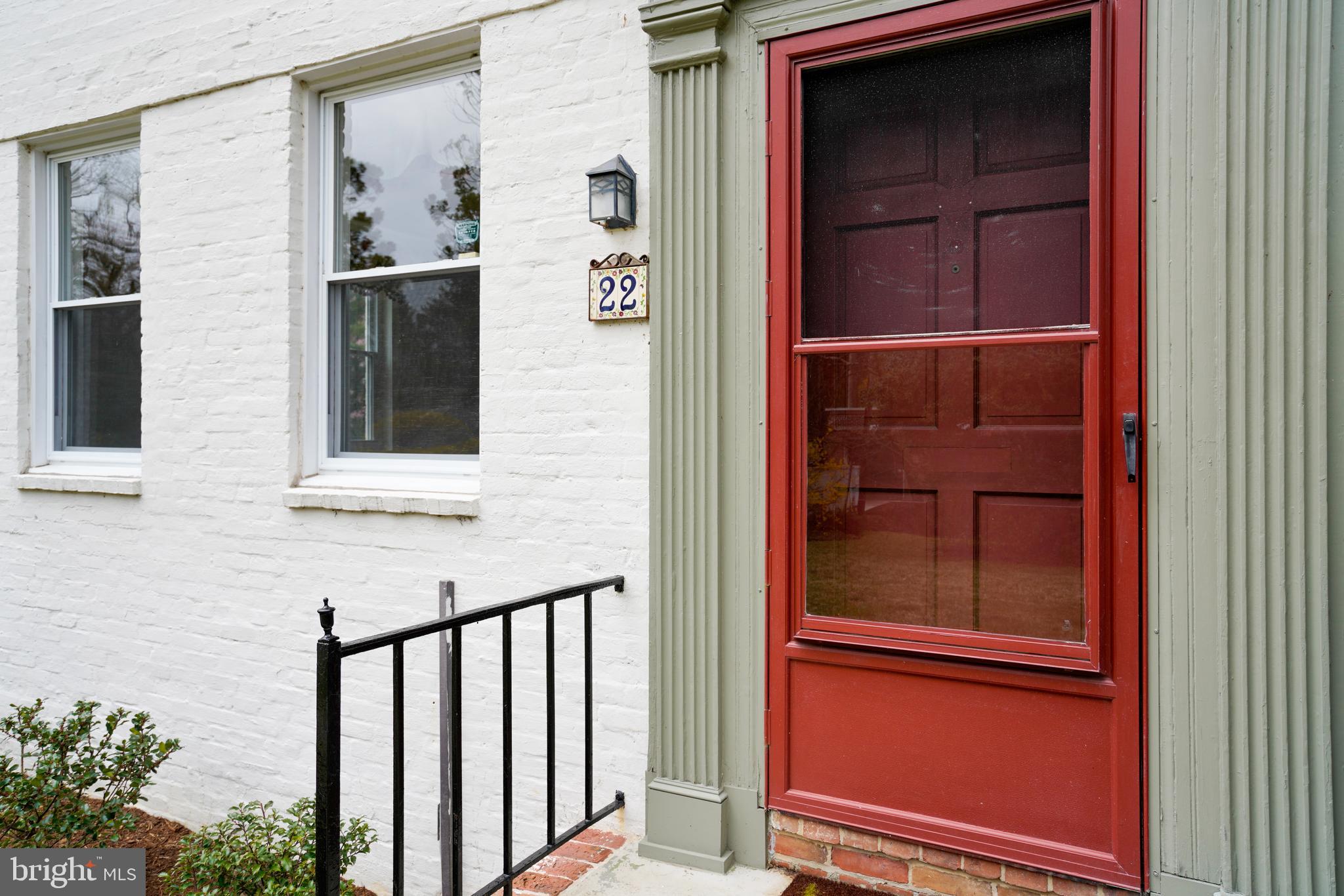 5203 Falls Road, Unit 22 Baltimore, MD 21210 - Photo 12 of 39 Front door access