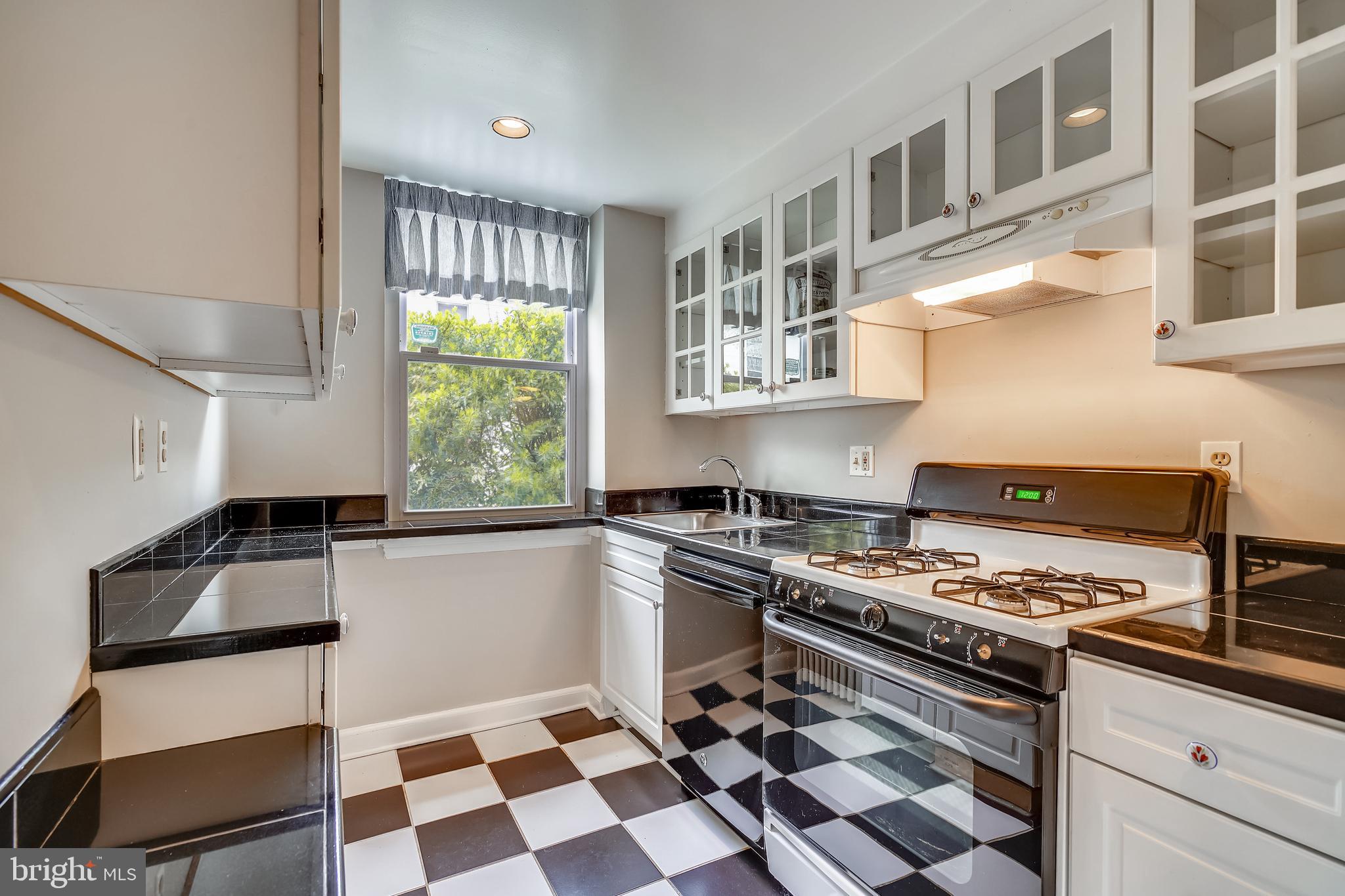 5203 Falls Road, Unit 22 Baltimore, MD 21210 - Photo 22 of 39 Updated Kitchen
