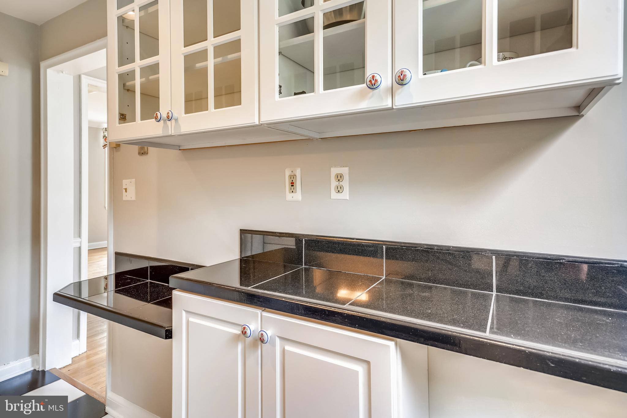 5203 Falls Road, Unit 22 Baltimore, MD 21210 - Photo 24 of 39 Kitchen with granite counters