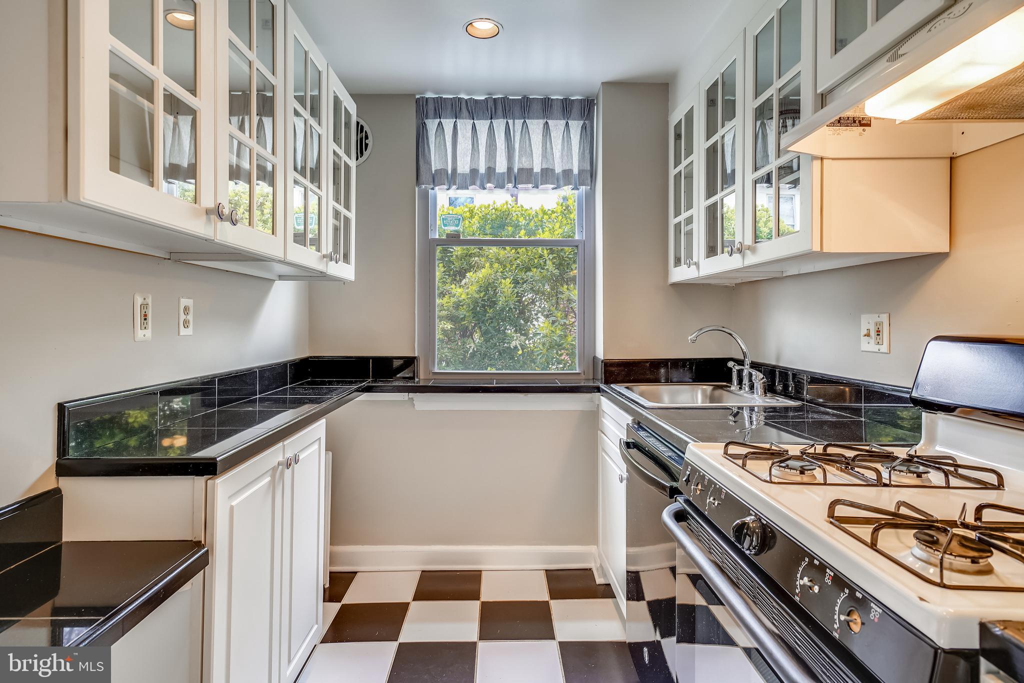 5203 Falls Road, Unit 22 Baltimore, MD 21210 - Photo 25 of 39 Kitchen w/ tiled floor