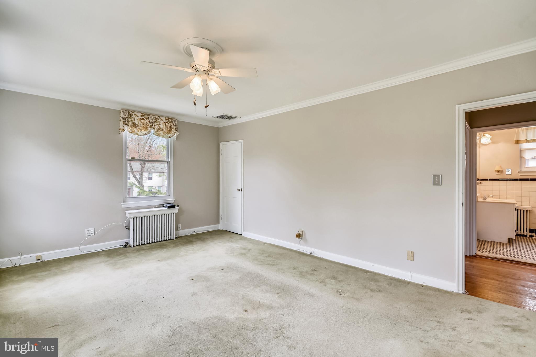 5203 Falls Road, Unit 22 Baltimore, MD 21210 - Photo 30 of 39 MBRM w/ crown moulding