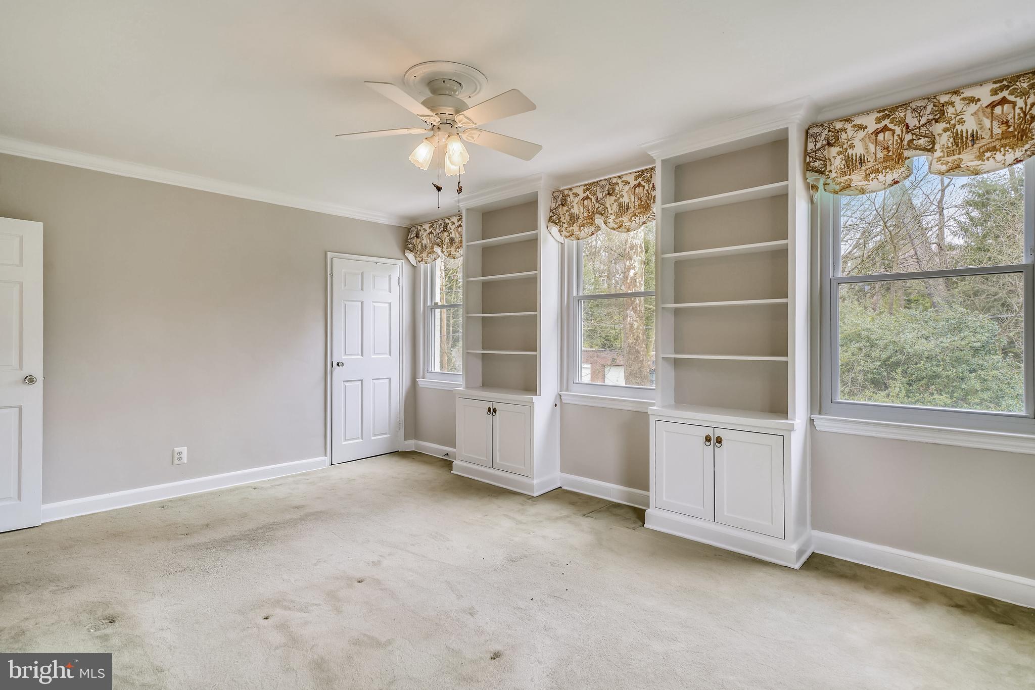 5203 Falls Road, Unit 22 Baltimore, MD 21210 - Photo 31 of 39 MBRM w/ ceiling fan