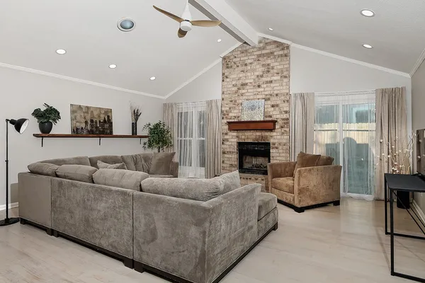 $2,800 | 99 North Deerfoot Circle, The Woodlands, TX 77380