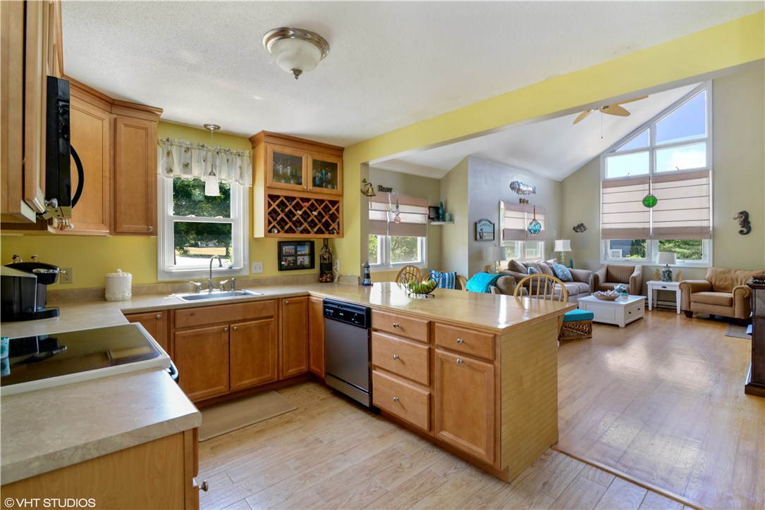 75 Quannacut Road, Unit A Westerly, RI 02891 - Photo 6 of 15