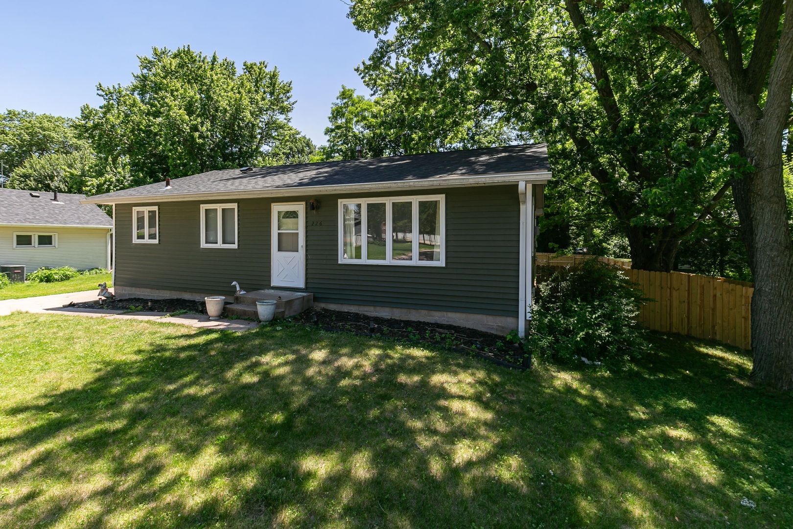 226 33rd Avenue Moline, IL 61265 - Photo 2 of 34
