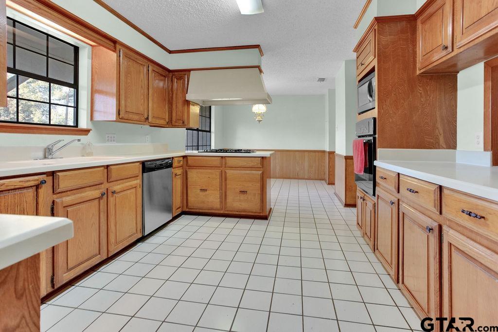 12575 FM 3271 Tyler, TX 75704 - Photo 18 of 47 a kitchen with stainless steel appliances granite countertop a sink and cabinets