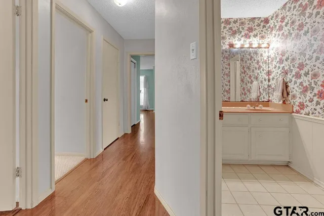 an empty room with a empty space