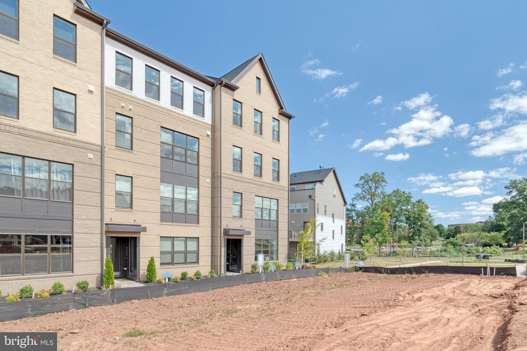 4900 Chelan Crossing Chantilly, VA 20151 - Photo 2 of 39 SAMPLE PHOTO ONLY