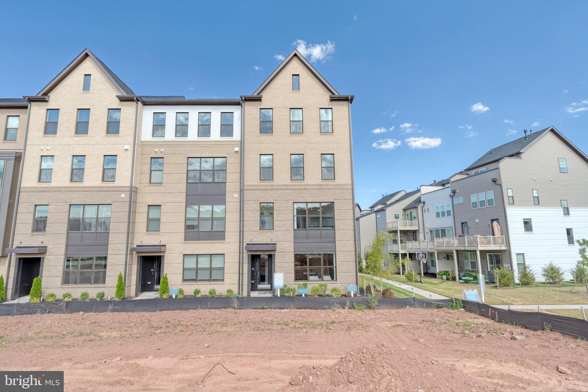 4900 Chelan Crossing Chantilly, VA 20151 - Photo 3 of 39 SAMPLE PHOTO ONLY