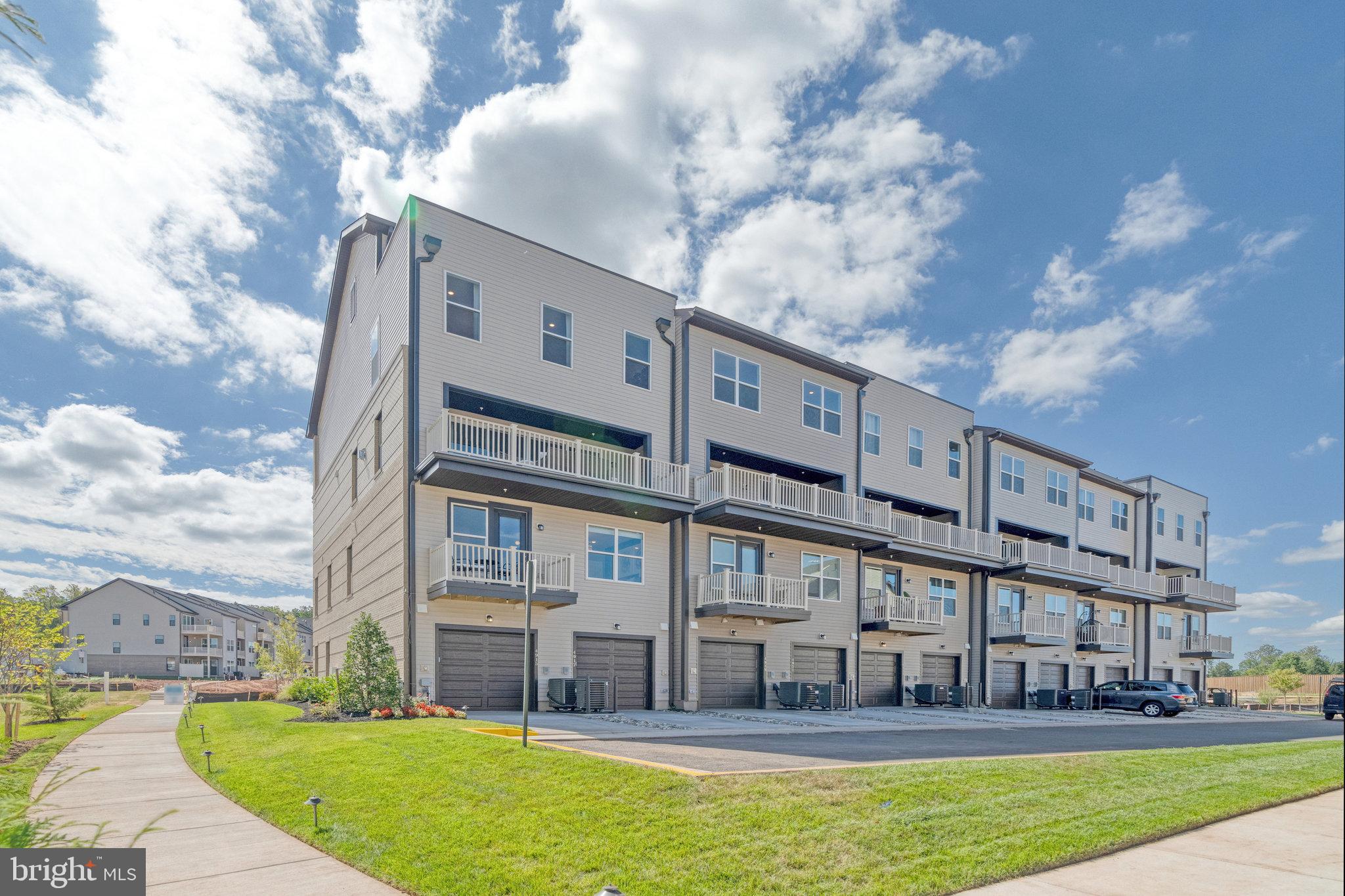 4900 Chelan Crossing Chantilly, VA 20151 - Photo 39 of 39 SAMPLE PHOTO ONLY -REAR OF BUILDING