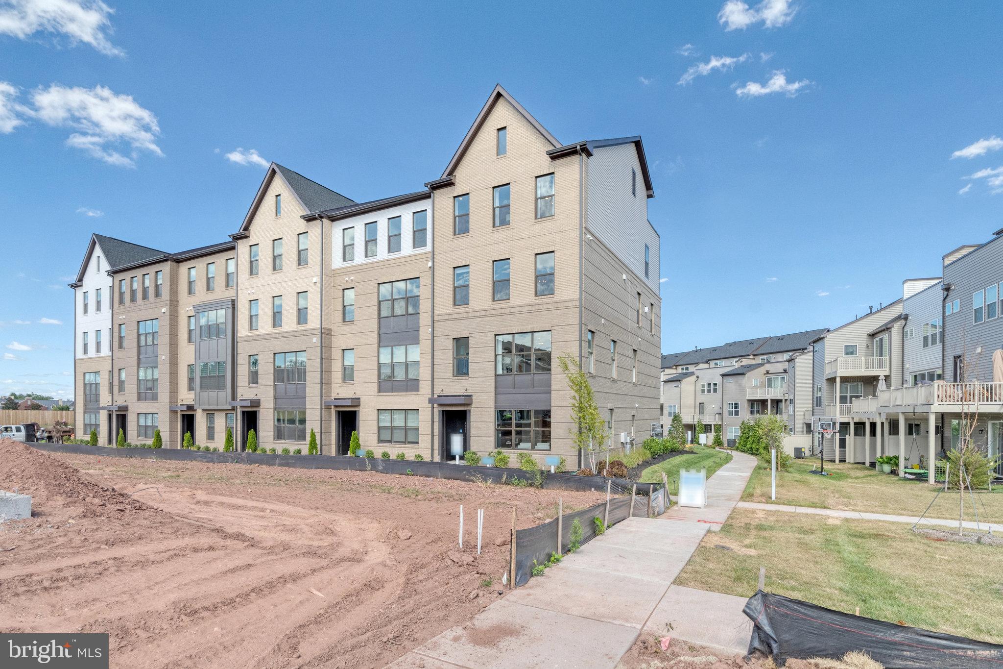 4900 Chelan Crossing Chantilly, VA 20151 - Photo 4 of 39 SAMPLE PHOTO ONLY