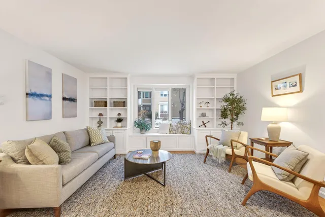 $539,000 | 18 Stoneledge Drive, Unit 18, Portland, ME 04102