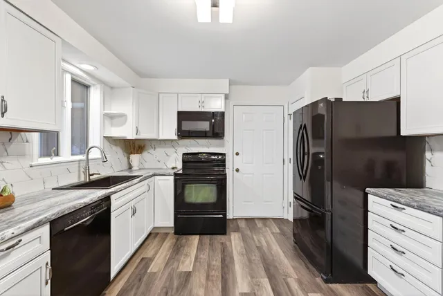 $539,000 | 18 Stoneledge Drive, Unit 18, Portland, ME 04102